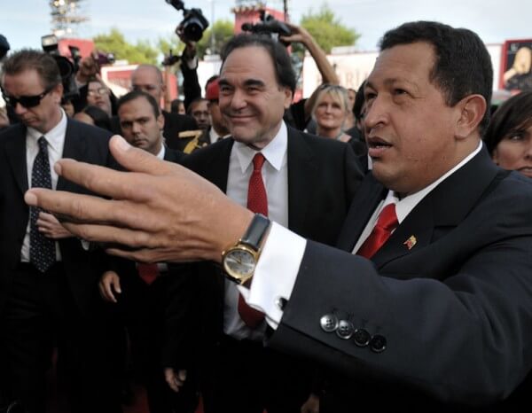 Hugo Chavez (droite) avec Oliver Stone à la Mostra de Venise en 2009 (creative commons)