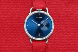 Custom Timepiece (bracelet en coton rouge) © Baume