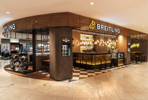 Concept de boutique-bistrot Breitling. Les données de The Mercury Project couvrent – par marchés – les détaillants indépendants, les boutiques mono-marques, les chaînes spécialisées ainsi que leurs activités de vente en ligne.