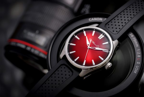 Pioneer Centre Seconds Swiss Mad Red © H. Moser & Cie