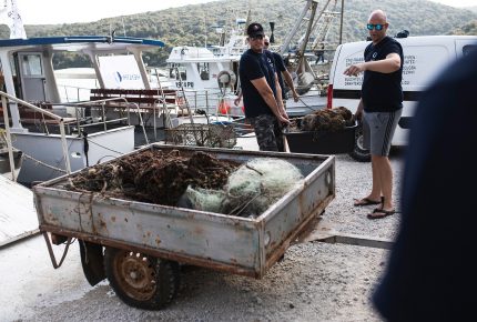 Filets de pêche abandonnés récupérés dans la mer Adriatique en Coratie